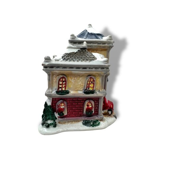 Wellington Square Fire Station Christmas Winter Village 2004 - Picture 4 of 6